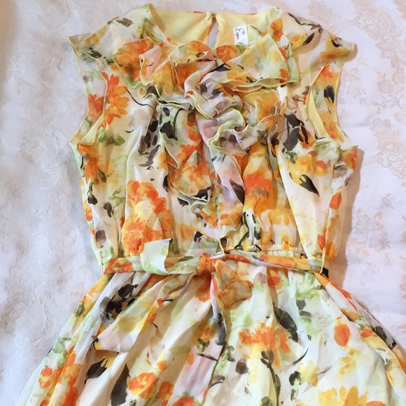 Emma & Michele Dresses & Skirts - 4 / $20 Floral dress with ruffle detail
